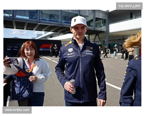 红牛官宣:哈贾尔2026年升入一队搭档维斯塔潘,角田裕毅转任预备车手 红牛官宣:哈贾尔2026年升入一队搭档维斯塔潘,角田裕毅转任预备车手